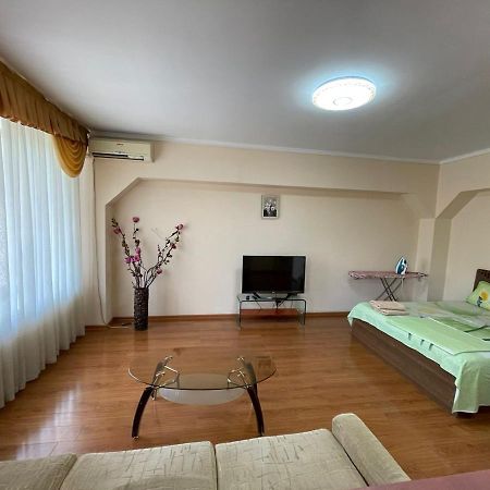 Flat Apartment Almaty Luaran gambar