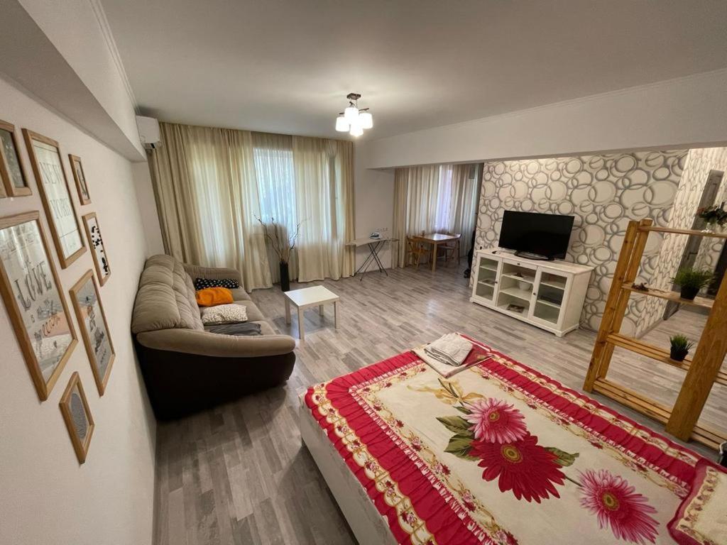 Flat Apartment Almaty Luaran gambar