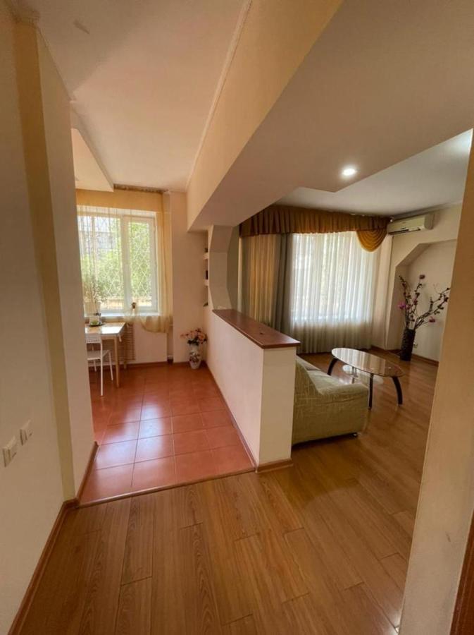 Flat Apartment Almaty Luaran gambar